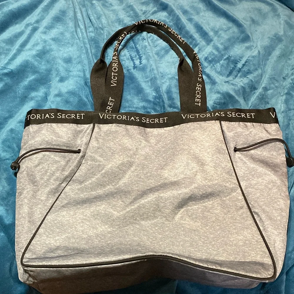 Victoria’s Secret tote bag. - Picture 1 of 4